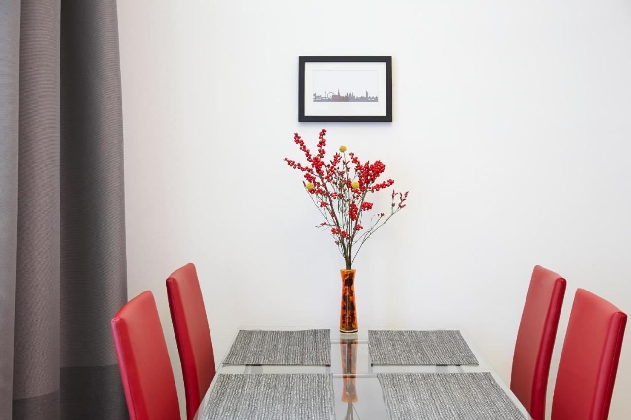 Stadthalle - Familycityapartment Wina Bagian luar foto