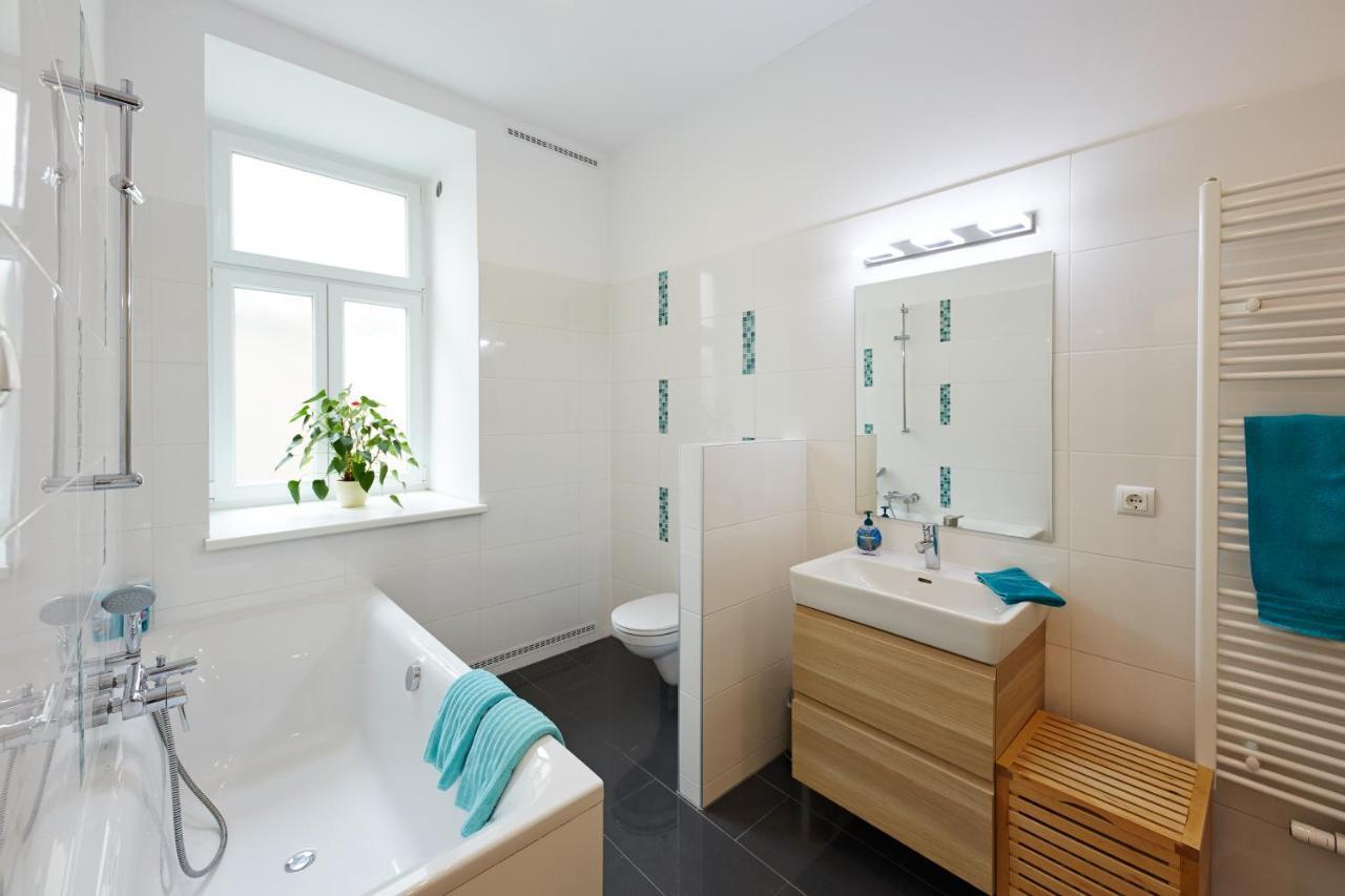 Stadthalle - Familycityapartment Wina Bagian luar foto